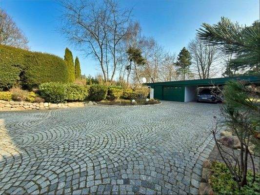 Zufahrt zur Garagen- und Carportanlage