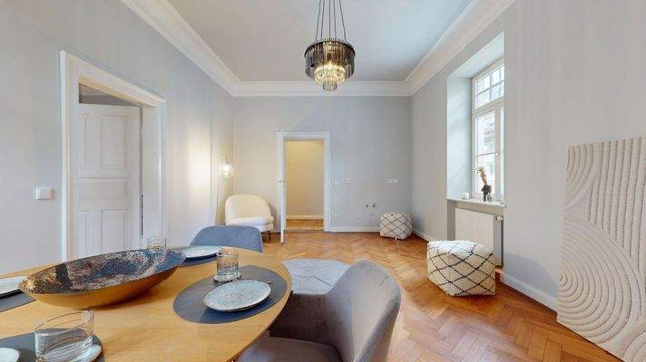 Wohn- / Esszimmer mit Küchenanschlüssen