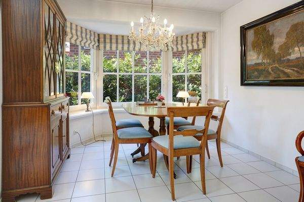 Gemütlicher Erker mit Essbereich