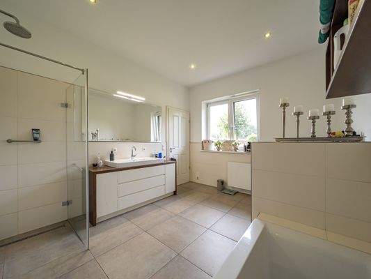 Badezimmer im Erdgeschoss
