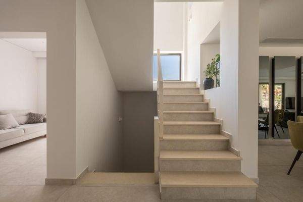 Kreta, Tavronitis: Zeitgenössisch eingerichtete Villa mit Pool zu verkaufen