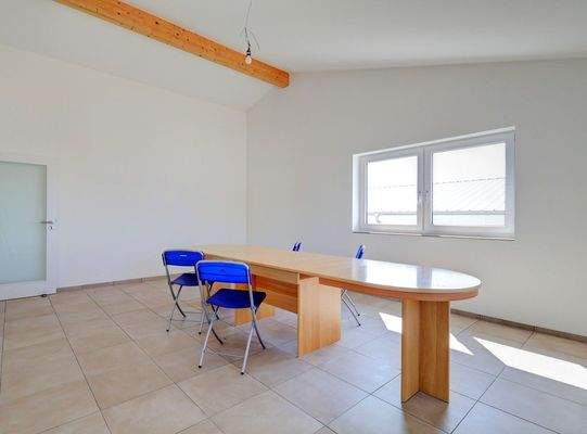 Viel Licht und hohe Räume