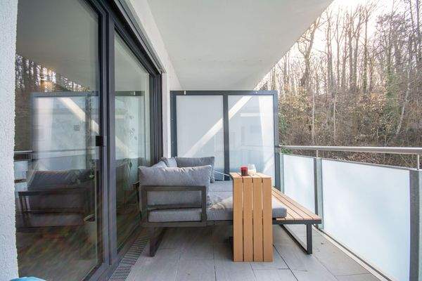 Geschützte Südterrasse mit Blick ins Grüne