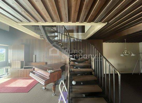 Wohnzimmer mit Klavier