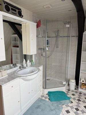 Modernes Badezimmer im DG