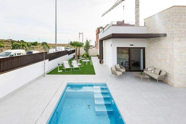 Semi-Detached Villas with Private Pools Near Golf Course in Orihuela