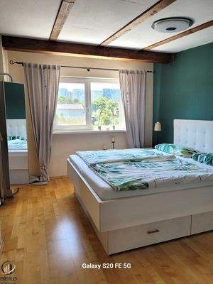 Schlafzimmer mit begehbarem Schrank
