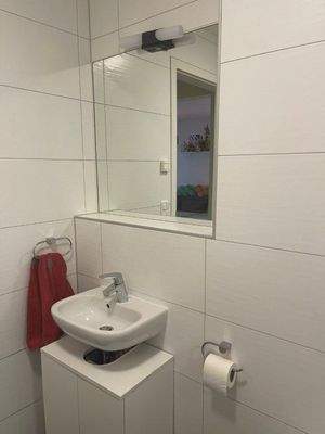 vorderer Badezimmerbereich