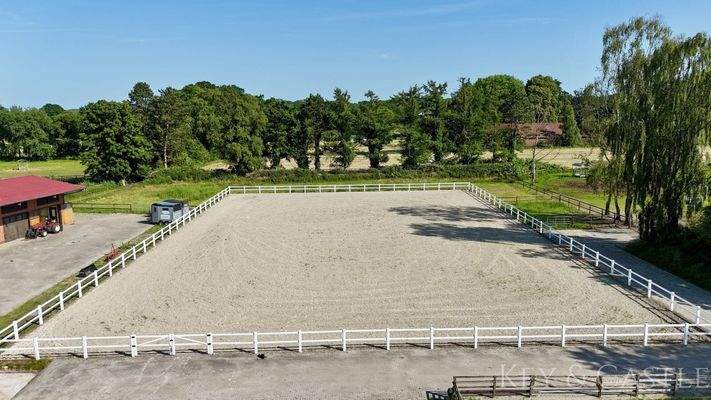 Außenreitplatz 1. (40x60m)