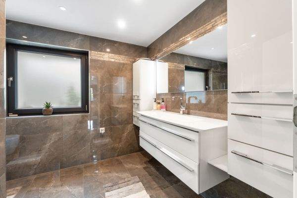 38. Ansicht Duschbad EG 