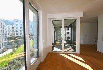 Wohnzimmer mit Zugang auf Loggia