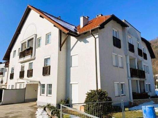 Hausfront und seitlich