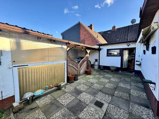 Innenhof mit Zugang zur Küche
