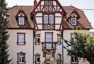 1 HAUS ANSICHT FRONT.jpg
