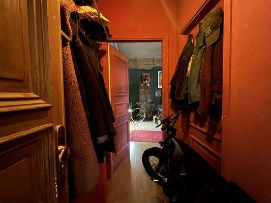 Blick durch die Eingangstür