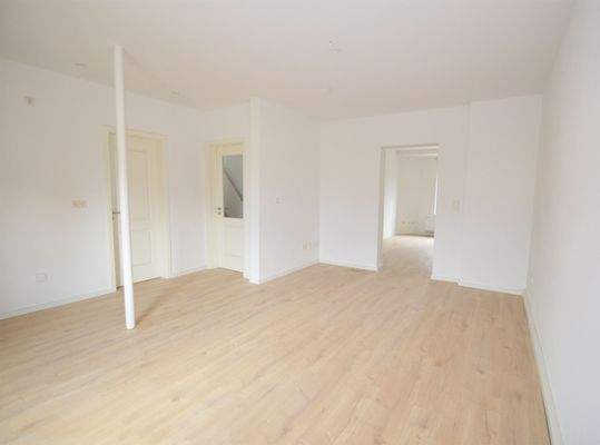 Durchgang-Ess-Wohnbereich