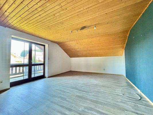 großer Wohnraum mit Terrasse