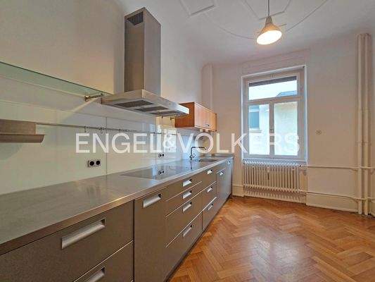 Küche mit Einbauküche