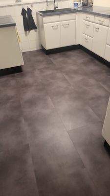 neuer Bodenbelag in der Küche EG