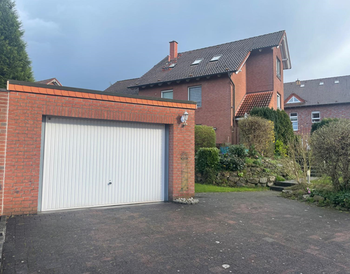 Garage und Stellplatz.png