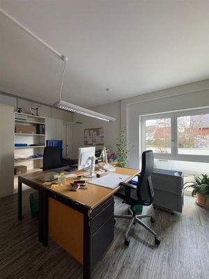 ... derzeit durch Schrankwände unterteilt