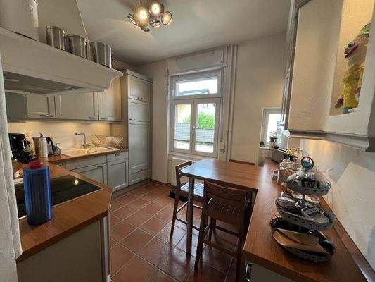 Küche mit Einbauküche