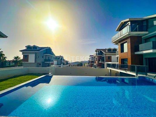 Detached Villas with Spacious Gardens in Fethiye Ölüdeniz