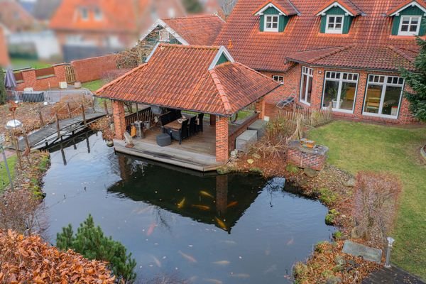 Pavillon direkt am Koi-Teich