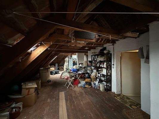 nicht ausgebauter Dachbodenbereich