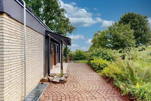 Überdachter Eingangsbereich