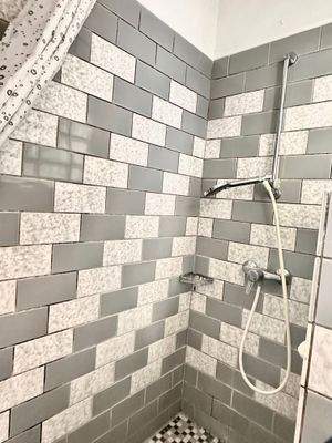 Gefliester Duschbereich
