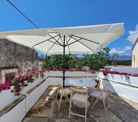 Kreta, Aspro: 3 Villen mit traditionellen Steinelementen und Bergblick zu verkaufen