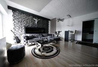 Wohnzimmer (mit Balkonzugang)