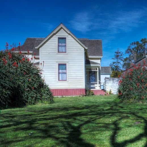 Dreifamilienhaus mit Garagenanlage u. Garten