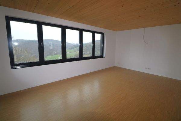 Flur mit Balkonzugang