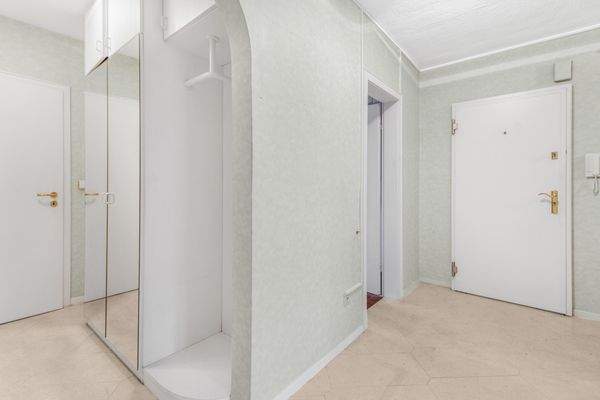 Diele mit Garderobe untere Ebene