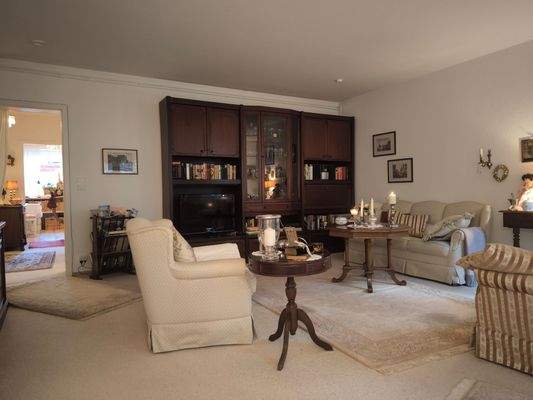 Das Wohnzimmer - hell und geräumig