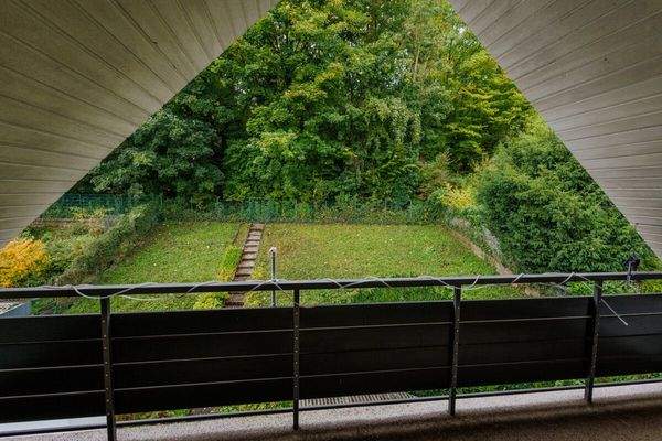 Loggia mit Blick in den Garten