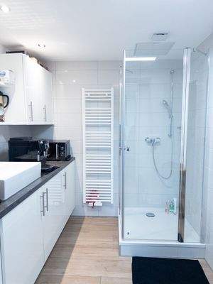 Teeküche mit Dusche