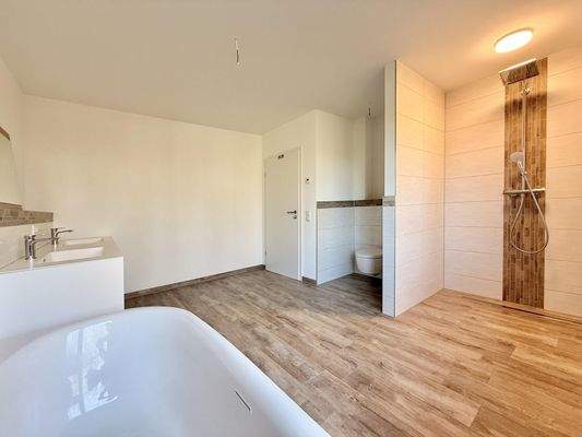 Stadtvilla: Bad im OG