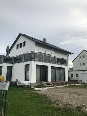 Rück-und Seitenansicht Haus.JPG