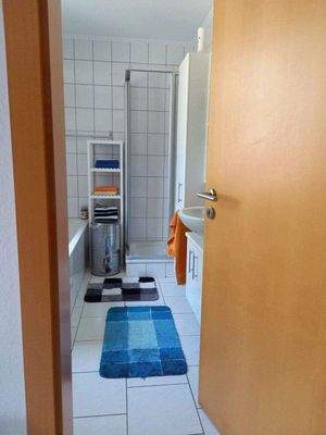 Bad mit Wanne und Dusche