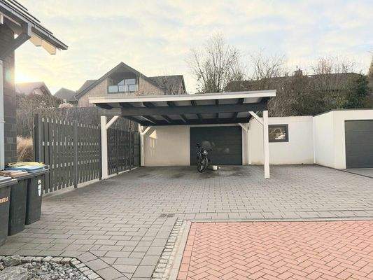 Carport und Garage