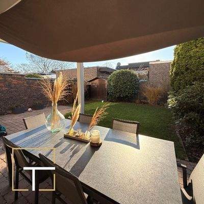 Garten mit Esstisch.jpg