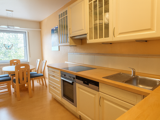 Küche (teilweise KI-generiert)