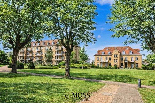 Park zum Haus - KI bearbeitet (sommerlicher) 