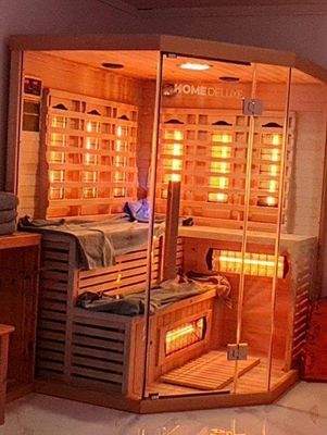 Infrarot Sauna im Wellnessraum.jpg