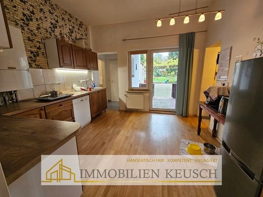 Küche EG mit Zugang zum Garten