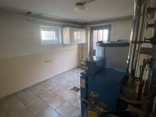 Heizungsraum mit Zugang zum Garten