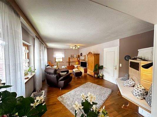 Wohnzimmer mit Kachelofen